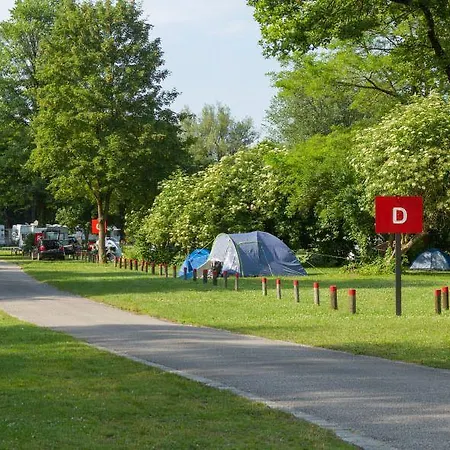 Camping, Glamping & Dorms Kemping