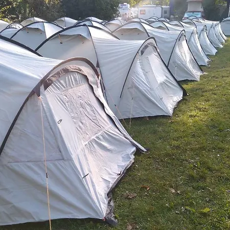 Camping, Glamping & Dorms مكان تخييم ميونيخ